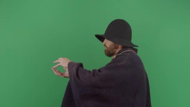 Ενηλίκων Man Magician Κάνοντας μπάλα της φωτιάς — Αρχείο Βίντεο