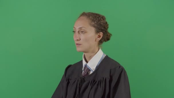 Vrouw rechter wrijven zijn gezicht gefrustreerd — Stockvideo
