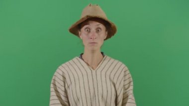 Köylü Kadın Deli Gibi Gözlerini Aç