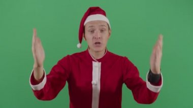 Kızgın Yetişkin Adam Noel Baba 'ya hakaret ediyor