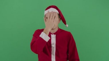 Yetişkin Noel Baba Alnına tokat atıyor