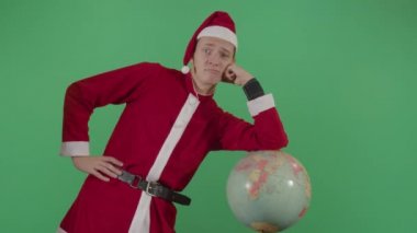 Yetişkin Adam Noel Baba Dünya 'da Poz Veriyor