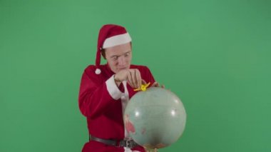 Yetişkin Noel Baba Dünya 'da Uçan Bir Uçak