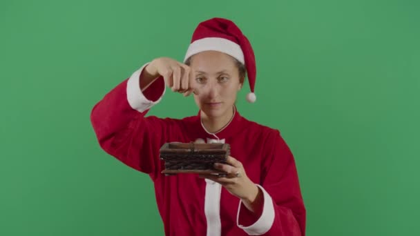 Kvinna jultomten sparar pengar — Stockvideo
