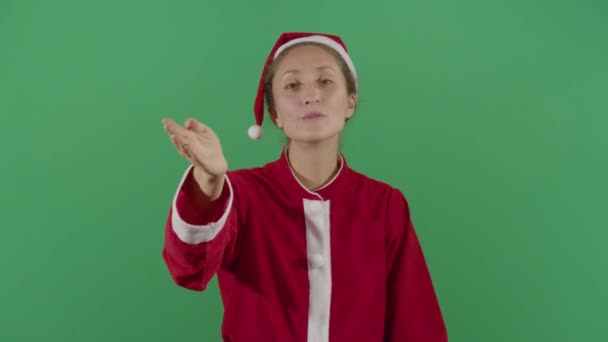 Mujer Santa Claus Enviar besos — Vídeo de stock
