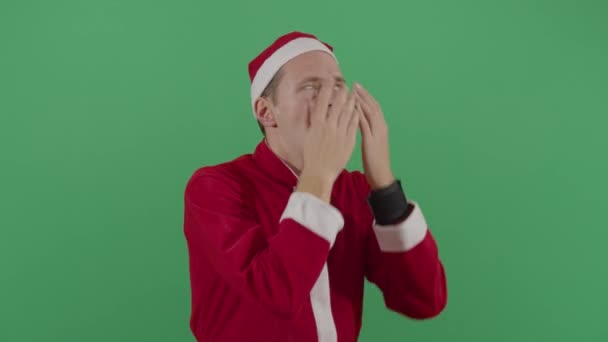 Dospělý muž Santa Claus tření jeho tvář Frustated — Stock video
