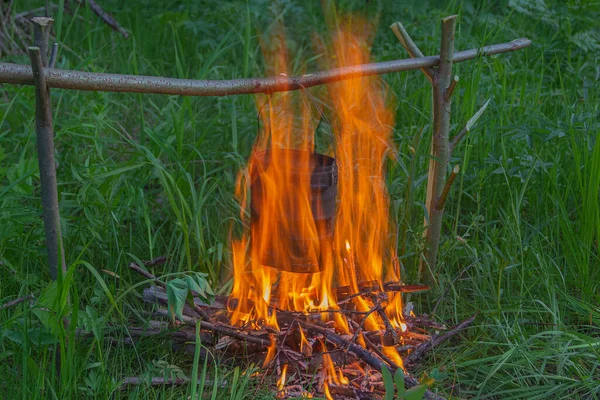 Fuego Una Olla Fuego Está Cocinando Sopa —  Fotos de Stock