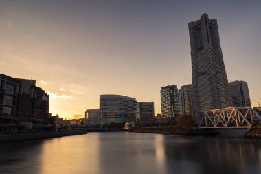 Kışın Minato Mirai, Yokohama 'daki rıhtıma bak.. 