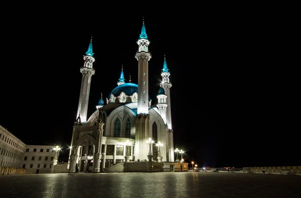 Мечеть Коль Шариф ночью, дикий угол — стоковое фото
