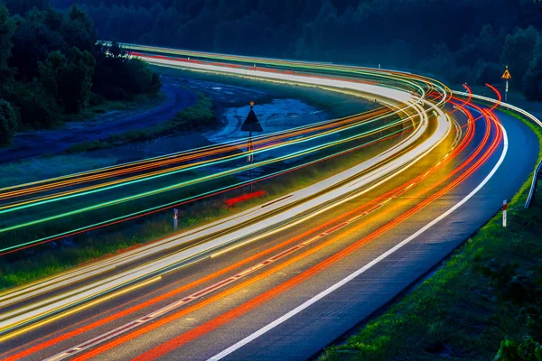 Luci di automobili con notte — Foto Stock