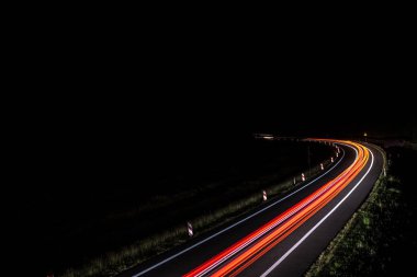 Geceli arabaların ışıkları