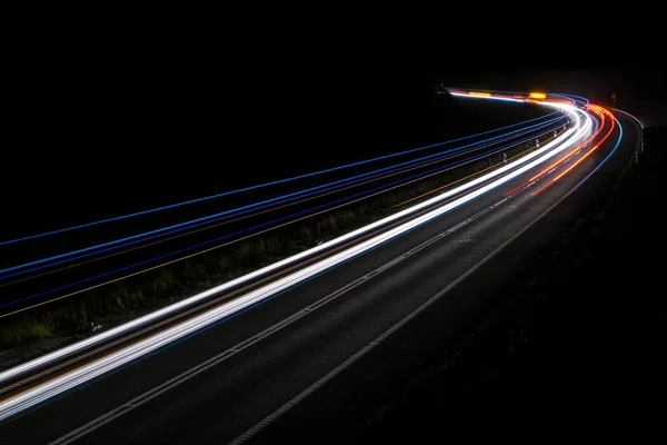 Lichten van auto 's met nacht — Stockfoto