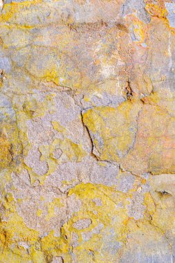 Sarılı eski alçı.