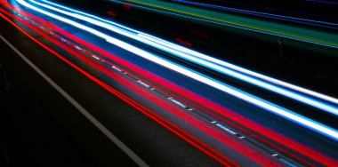 Geceli arabaların ışıkları