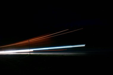 Geceli arabaların ışıkları