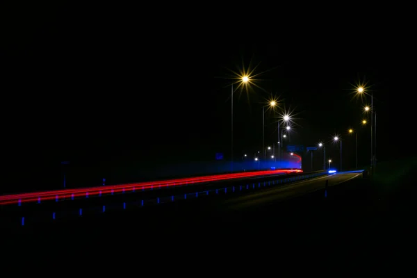 Lichter von Autos mit Nacht — Stockfoto