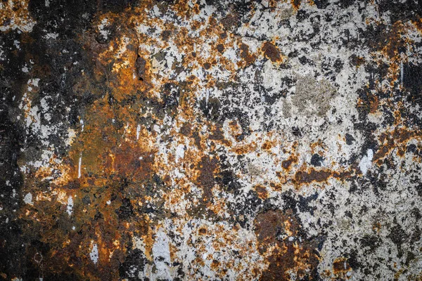 Vecchia lamiera di acciaio arrugginito verniciato con vernice bianca — Foto Stock
