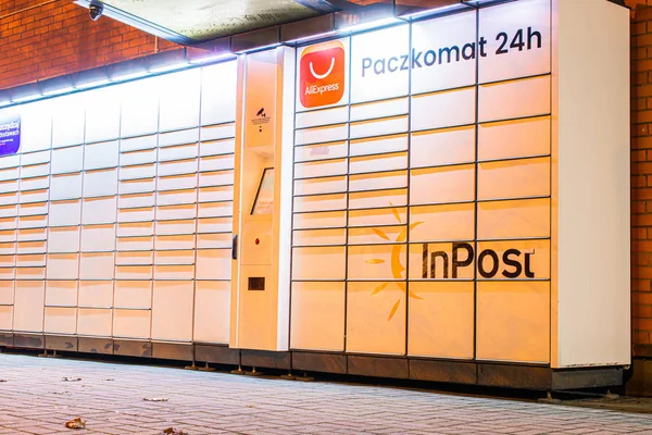 Tarnowskie G Ligury, Polonia - 10 gennaio 2020 - Inpost parcel locke — Foto Stock