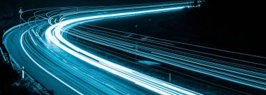 Geceli arabaların ışıkları