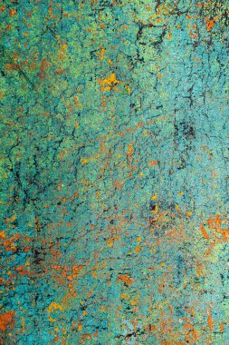 Duvardaki eski sarı ve mavi çatlak boya.