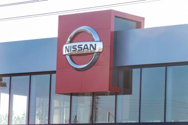Przemierowo, Polonya - 08 / 02 / 2020 - Przemierowo 'daki Nissan araba şirketinin logosu