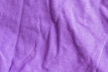 Kırışık mor pamuklu kumaş. doku veya arkaplan
