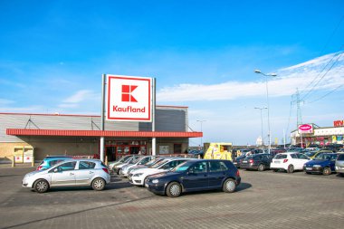 Tarnowskie Gory, Polonya - 14 / 04 / 2019 - Süpermarket Kaufland