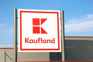 Tarnowskie Gory, Polonya - 14 / 04 / 2019 - Lolgo süpermarket Kaufland