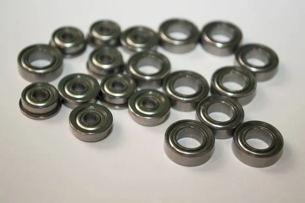 Muitos rolamentos de esferas de tamanho pequeno — Fotografia de Stock