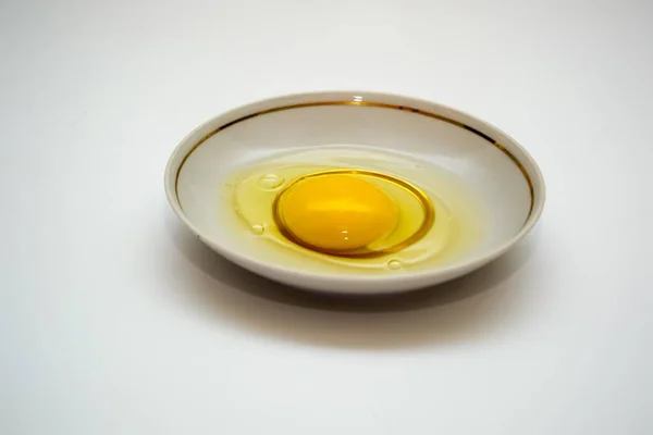 Rohe Eier Auf Einem Teller — Stockfoto