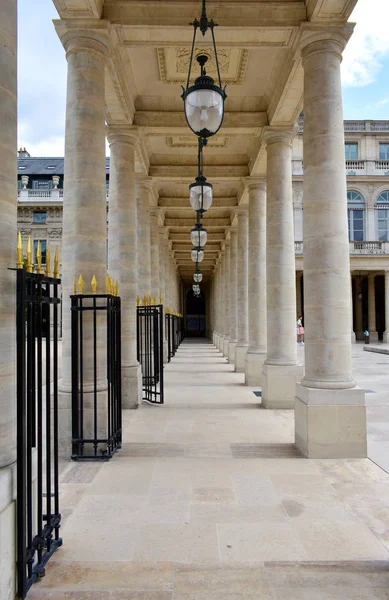 著名的皇家宫 靠近卢浮宫的前皇家宫 法国巴黎 2019年8月16日 — 图库照片