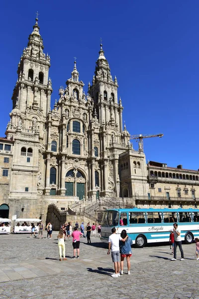 Catedral Con Peregrinos Tomando Fotos Plaza Del Obradoiro Con Autobús — Foto de Stock