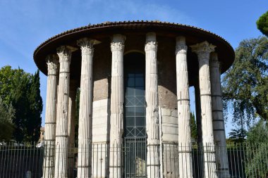 Tempio di Ercole Vprovoore veya Hercules Victor Tapınağı. Antik Roma klasik stil tapınağı. Roma, İtalya.