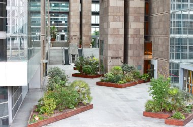 La Defense Paris 'in iş bölgesinde modern mimari örneği. Paris, Fransa. 15 Ağustos 2018.