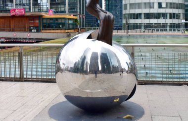 La Defense Paris 'in iş bölgesinde modern mimari örneği. Paris, Fransa. 15 Ağustos 2018.