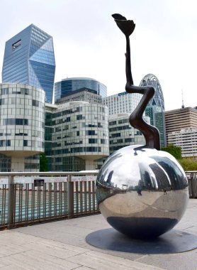 La Defense Paris 'in iş bölgesinde modern mimari örneği. Paris, Fransa. 15 Ağustos 2018.