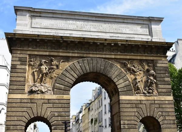 Porte Saint Martin, triumphal arch erected by Louis XIV on 1674 close to Porte Saint-Denis. Paris, France.