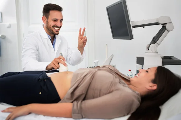 Gynecologist clinic examination, ultrasound check patient — Stockfoto