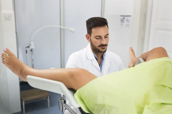 Gynekolog klinik undersökning — Stockfoto