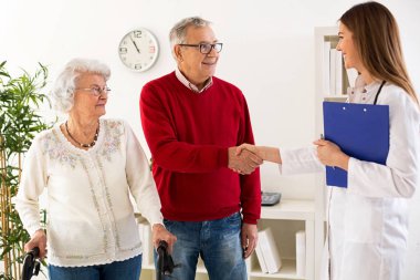 Üst düzey iki ziyaret doktor doktor Danışma hakkında
