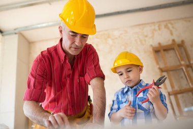 Dede ve torunu bir rüya takım atölye olarak
