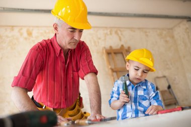 Dede ve torunu bir rüya takım atölye olarak