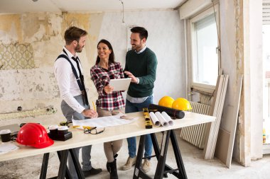 İnşaat mühendisi takım çalışması