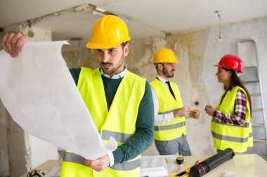 İmar inşaat kontrol planı genç mimar