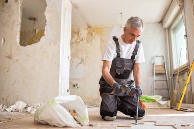 Komuta sizde kaldırıldı eski parke içinde yeniden inşası 