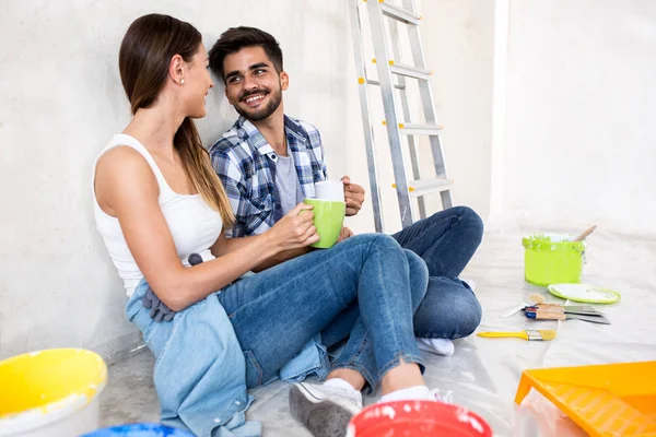 Having fun and coffee while renovation home — Stock Photo, Image