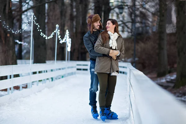 Loving couple kissing on a date in a ice rink — Stock Photo, Image