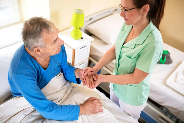 Comfort alone patient at nursing home — Stock Photo, Image