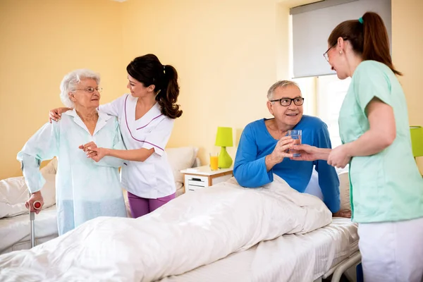 Professional care at nursing home — Stock Photo, Image