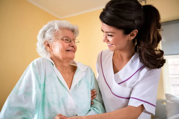 Care of the elderly at nursing home — Stock Photo, Image